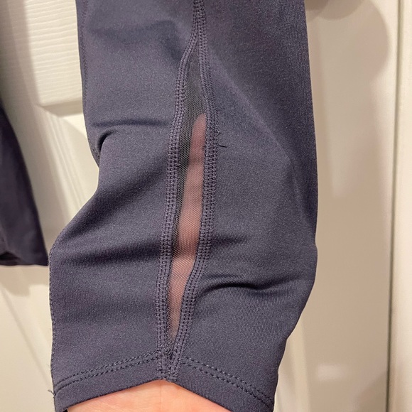 Zella - size medium - cropped leggings with see through cut out - EUC - Picture 5 of 8